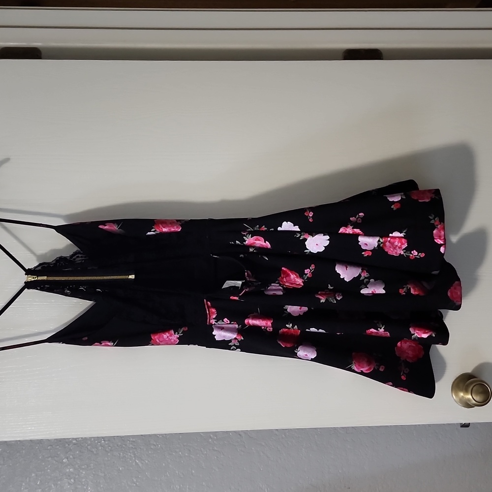EUC B. Smart floral juniors dress size 7. Only used once. - Picture 5 of 9